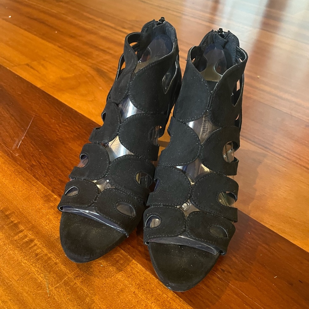 Kelly & Katie Black Heels New Size 8